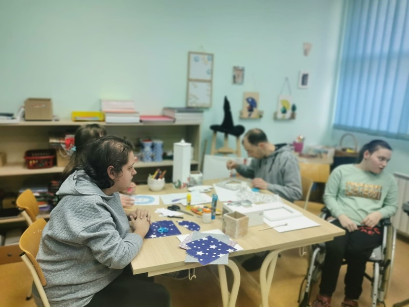 Центар „Зрачак” пружа подршку ОСИ кроз радионице и бројне радне терапије